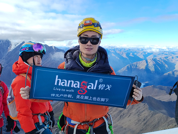 Conquistando picos nevados: zapatos de senderismo confiables para aventuras extremas